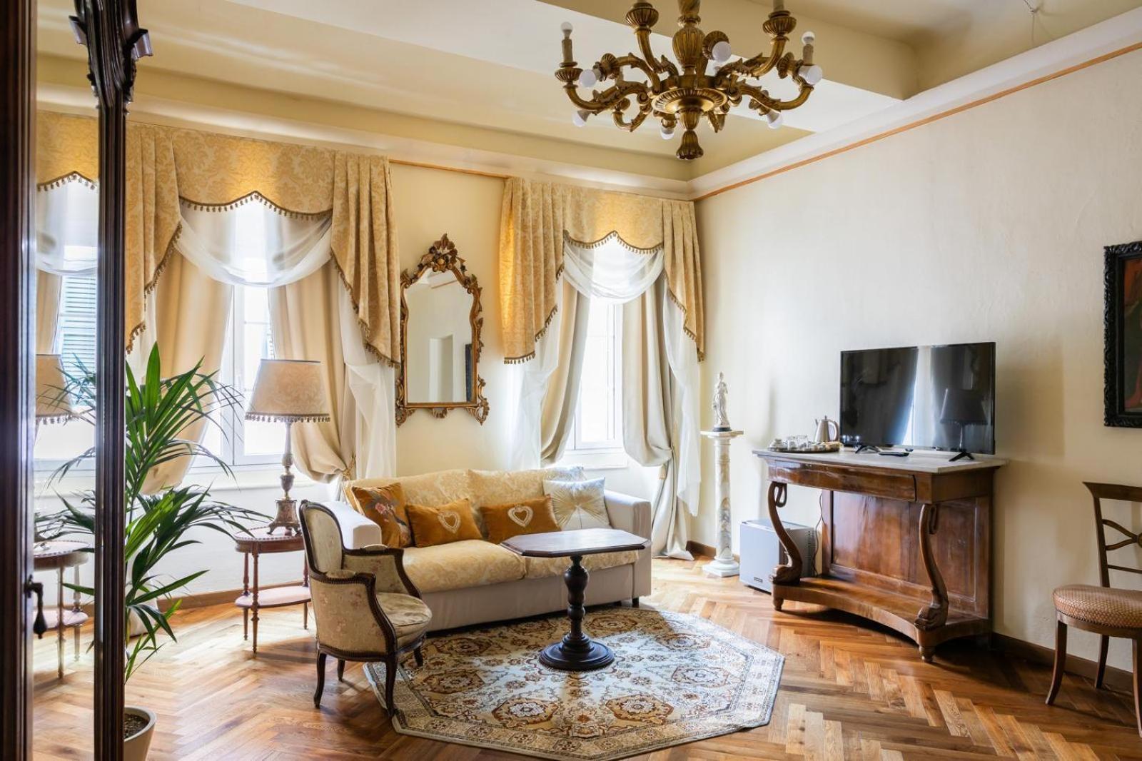 Отель Palazzo Lari Сарцана Экстерьер фото